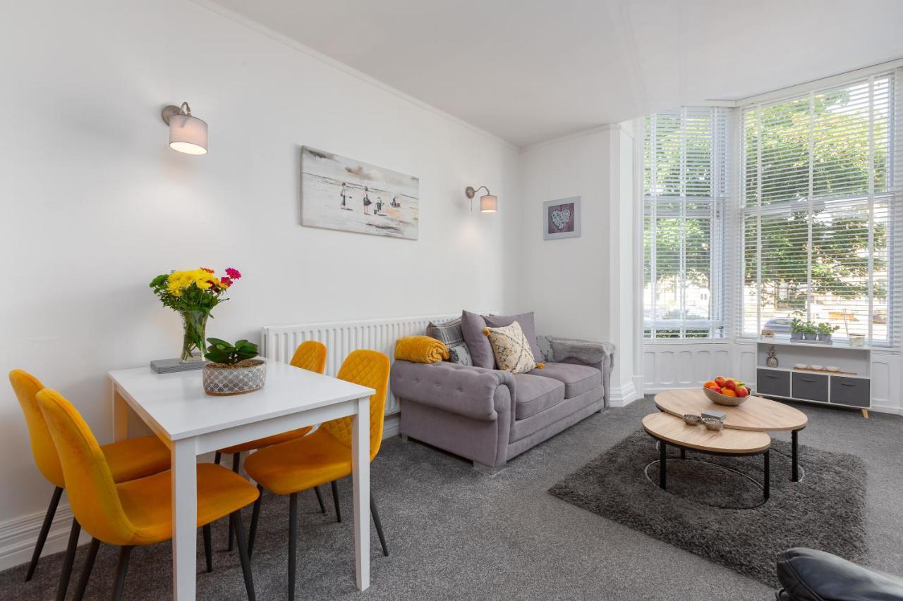 Charles Alexander Short Stay - Clifton Drive Beach Retreat Lytham St Annes Exterior photo